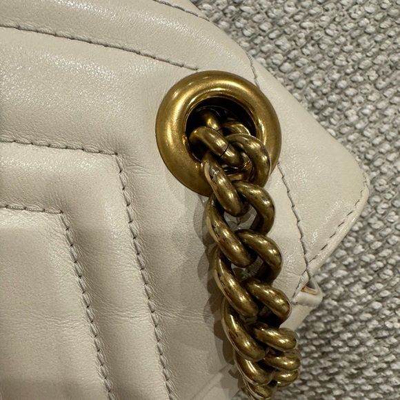 Authentic Gucci Marmont mini bag in white - Picture 15 of 16